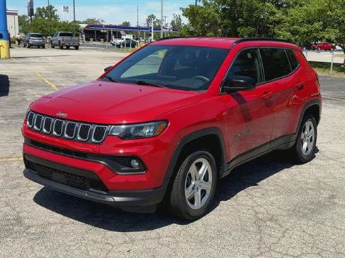 Used 2024 Jeep Compass Latitude AWD/4WD image 4