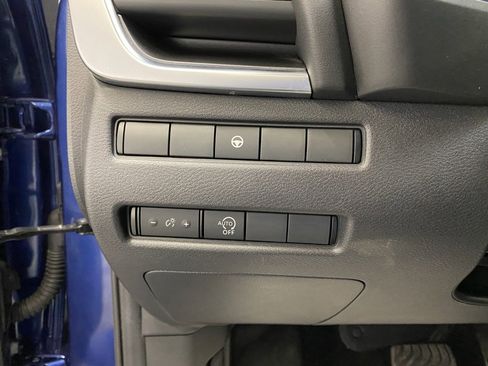 Used 2023 Nissan Rogue SV image 28