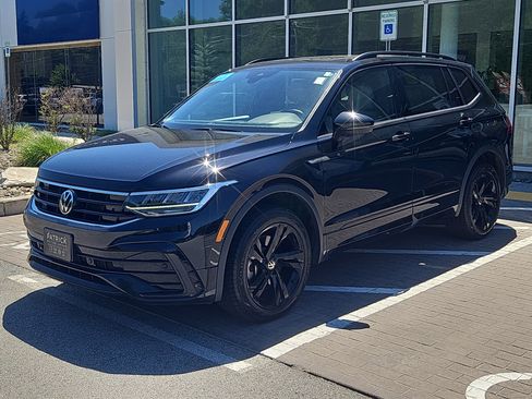 Certified 2024 Volkswagen Tiguan SE R-Line AWD/4WD image 24