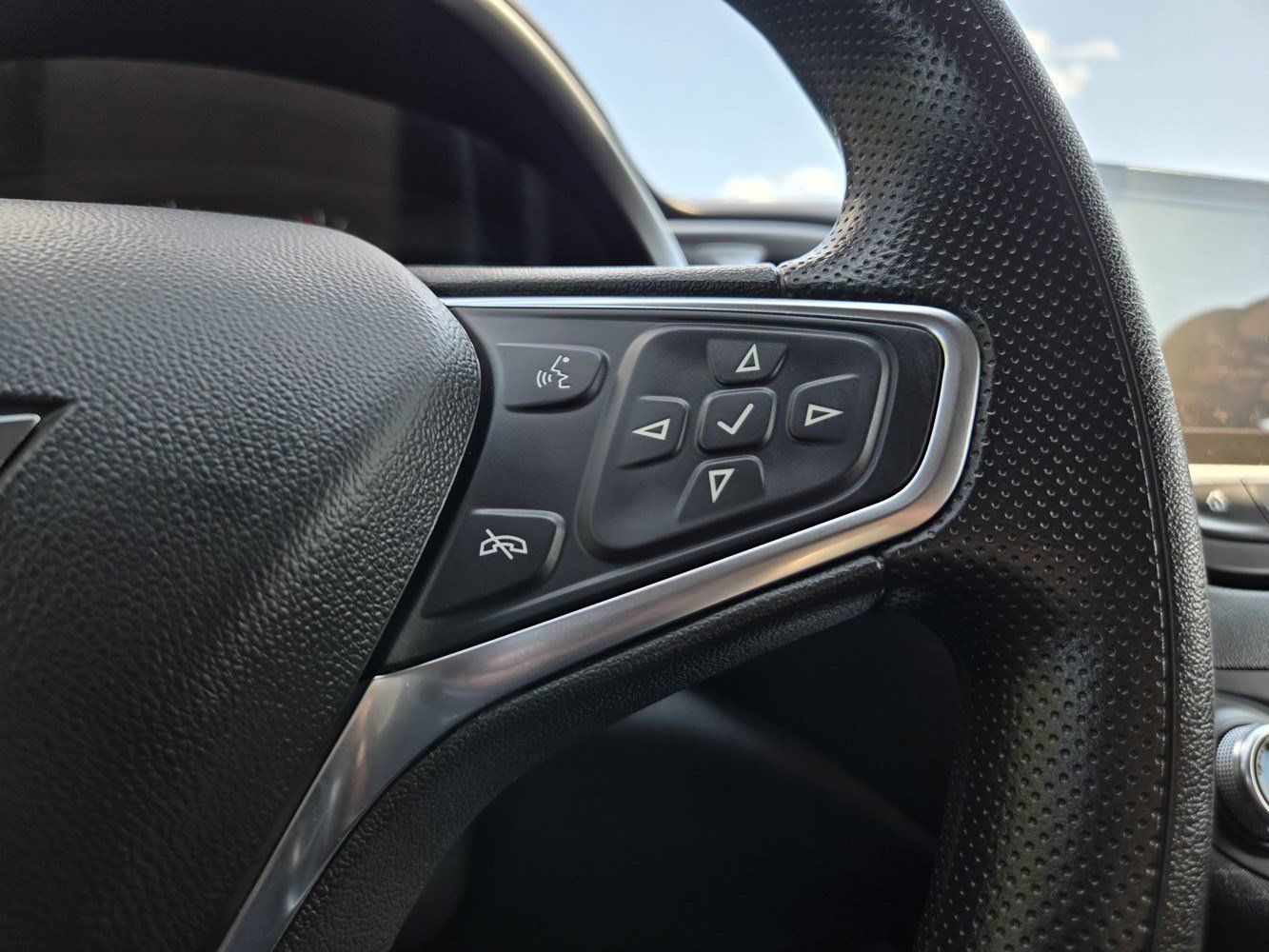 Used 2025 Chevrolet Malibu LT FWD image 17