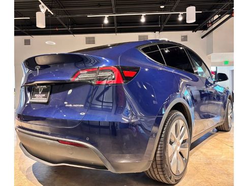 Used 2022 Tesla Model Y Long Range image 8