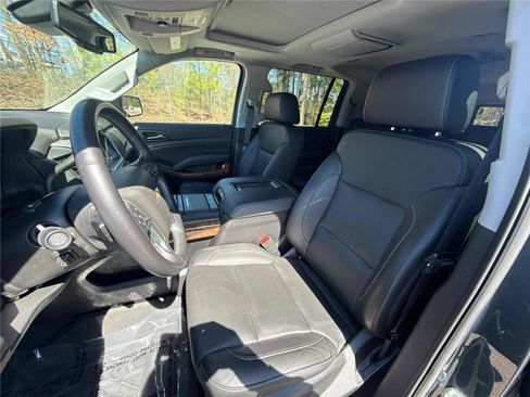 Used 2020 Chevrolet Suburban Premier image 11