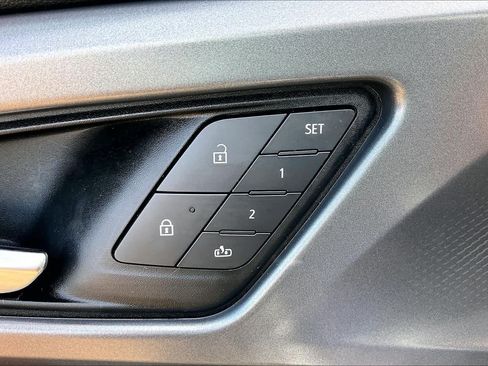 Used 2025 Chevrolet Equinox EV RS w/ Convenience Package II FWD image 34