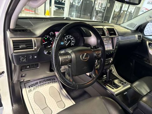 Used 2017 Lexus GX 460 image 34