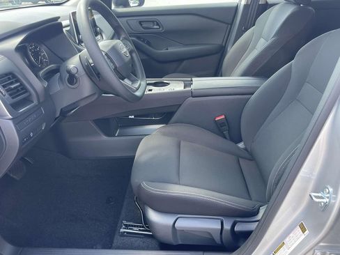 Used 2025 Nissan Rogue S image 12