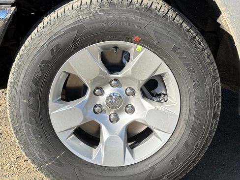 New 2026 RAM 1500 4x4 Crew Cab image 23