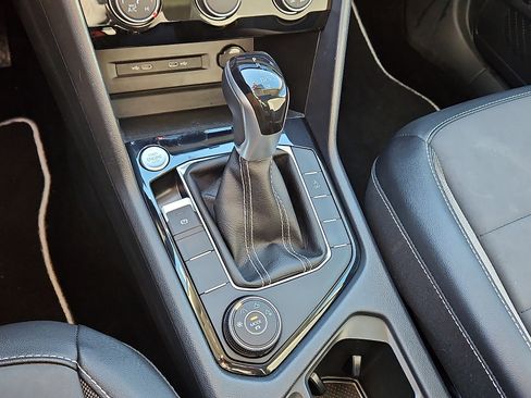 Certified 2023 Volkswagen Taos SE w/ Panoramic Sunroof Package image 14