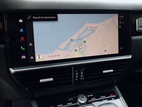 Certified 2023 Porsche Cayenne Platinum Edition image 18