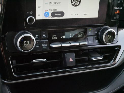 Used 2023 Toyota Highlander LE image 20