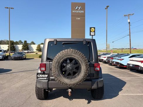 Used 2016 Jeep Wrangler Unlimited Sahara w/ Connectivity Group AWD/4WD image 6