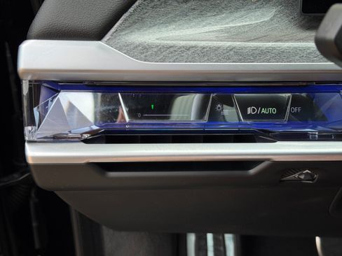 Used 2023 BMW 740i RWD image 18