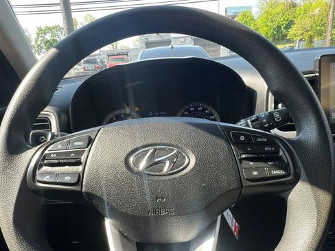 Used 2020 Hyundai Venue SE FWD image 19