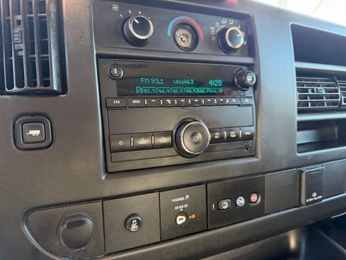 Used 2016 Chevrolet Express 2500 RWD image 20