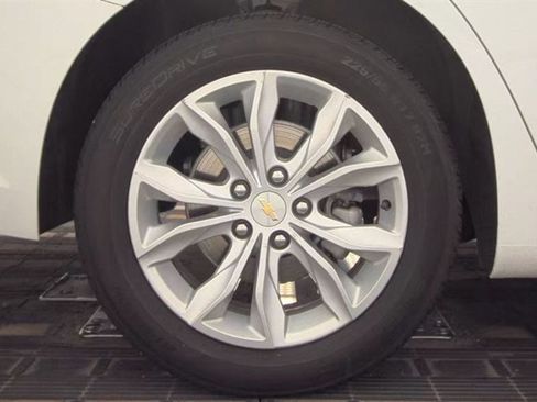 Used 2024 Chevrolet Malibu LT FWD image 9
