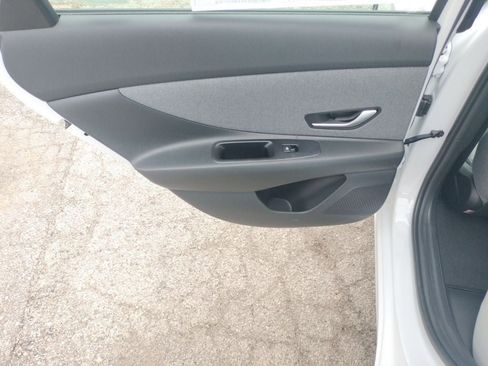 Used 2025 Hyundai Elantra Limited FWD image 36