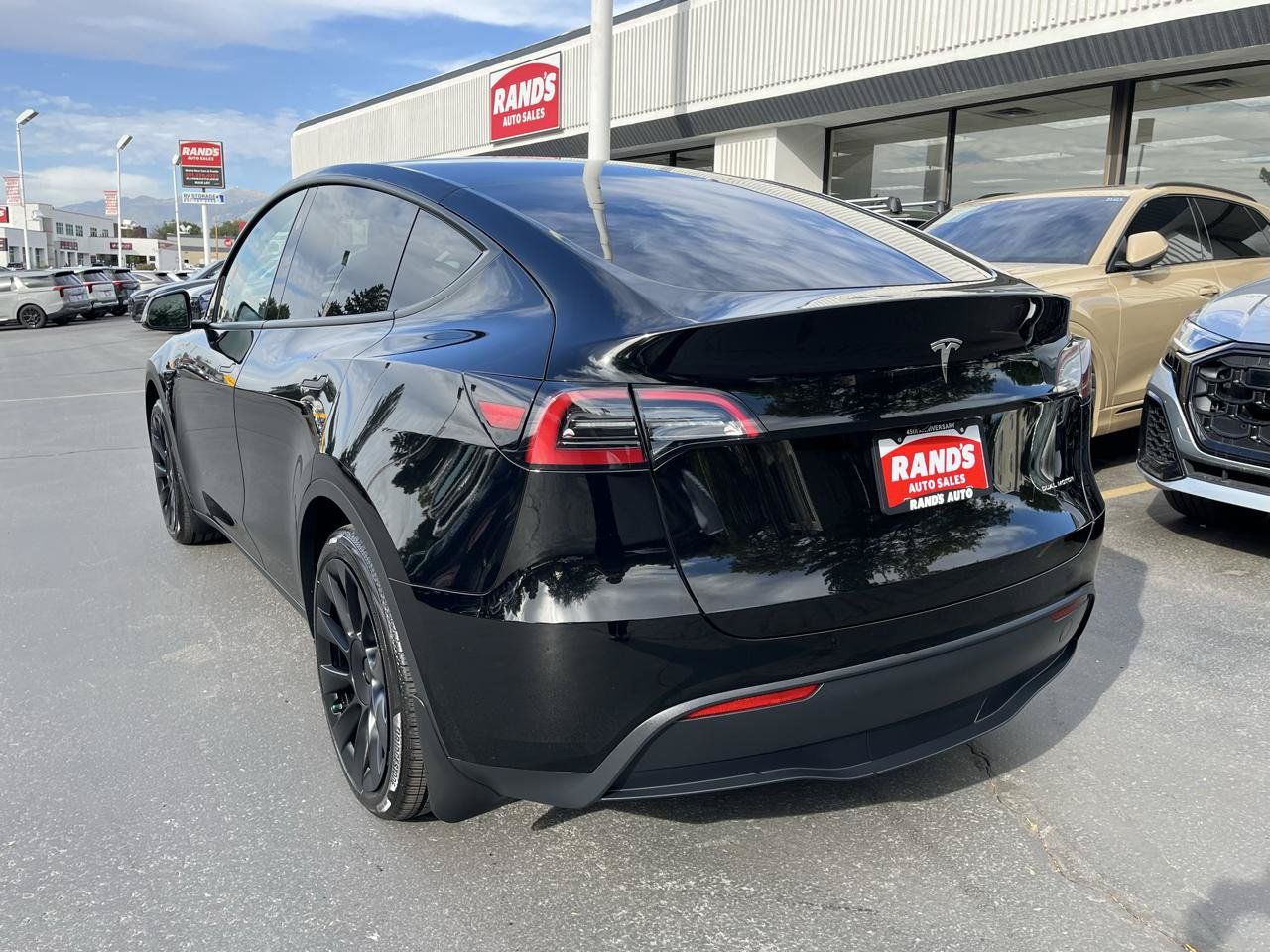 Used 2025 Tesla Model Y Long Range AWD/4WD image 5