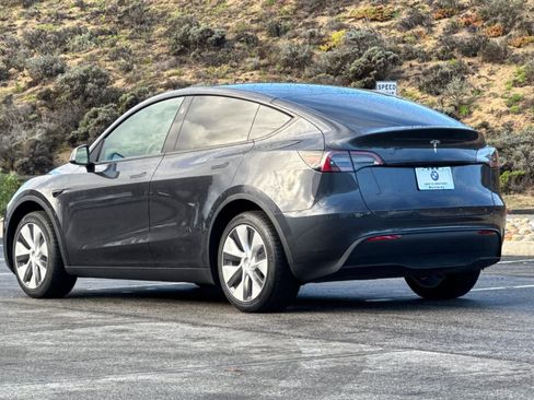 Used 2024 Tesla Model Y 2WD image 7