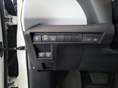 Used 2025 Toyota Sienna XLE image 15