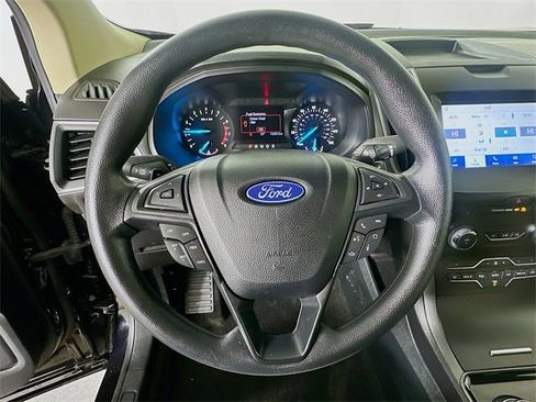 Used 2020 Ford Edge SE image 19