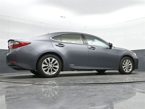 Used 2013 Lexus ES 300h w/ Luxury Pkg image 12