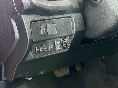 Used 2020 Toyota Tacoma TRD Off-Road w/ Technology Package RWD image 17