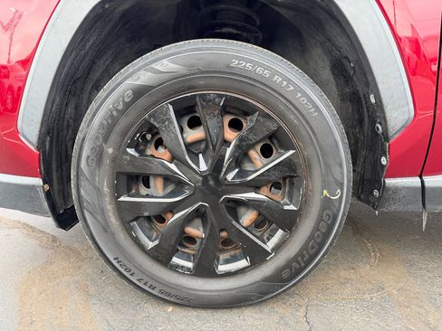 Used 2019 Toyota RAV4 LE image 18