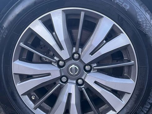 Used 2017 Nissan Pathfinder SL image 6