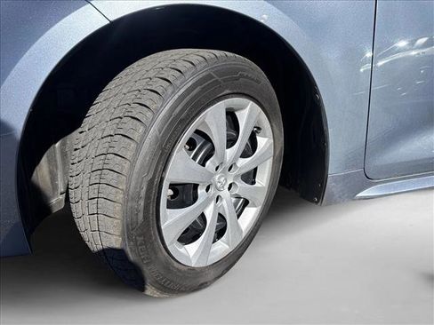 Used 2022 Toyota Corolla LE image 29