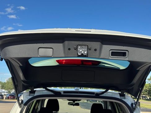Used 2023 Nissan Rogue SV AWD/4WD image 35