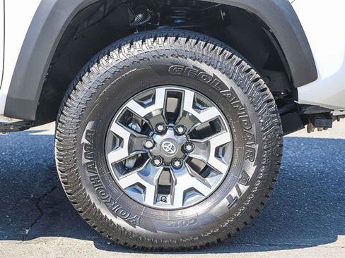 Used 2020 Toyota Tacoma TRD Off-Road image 9