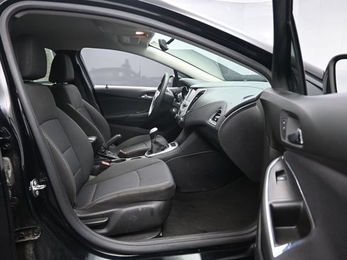 Used 2017 Chevrolet Cruze LS FWD image 26