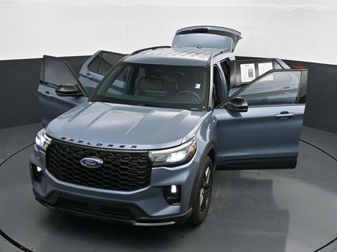 Used 2025 Ford Explorer ST-Line w/ Premium Package RWD image 43