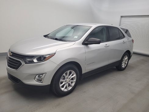 Used 2019 Chevrolet Equinox LS w/ LS Convenience Package FWD image 2