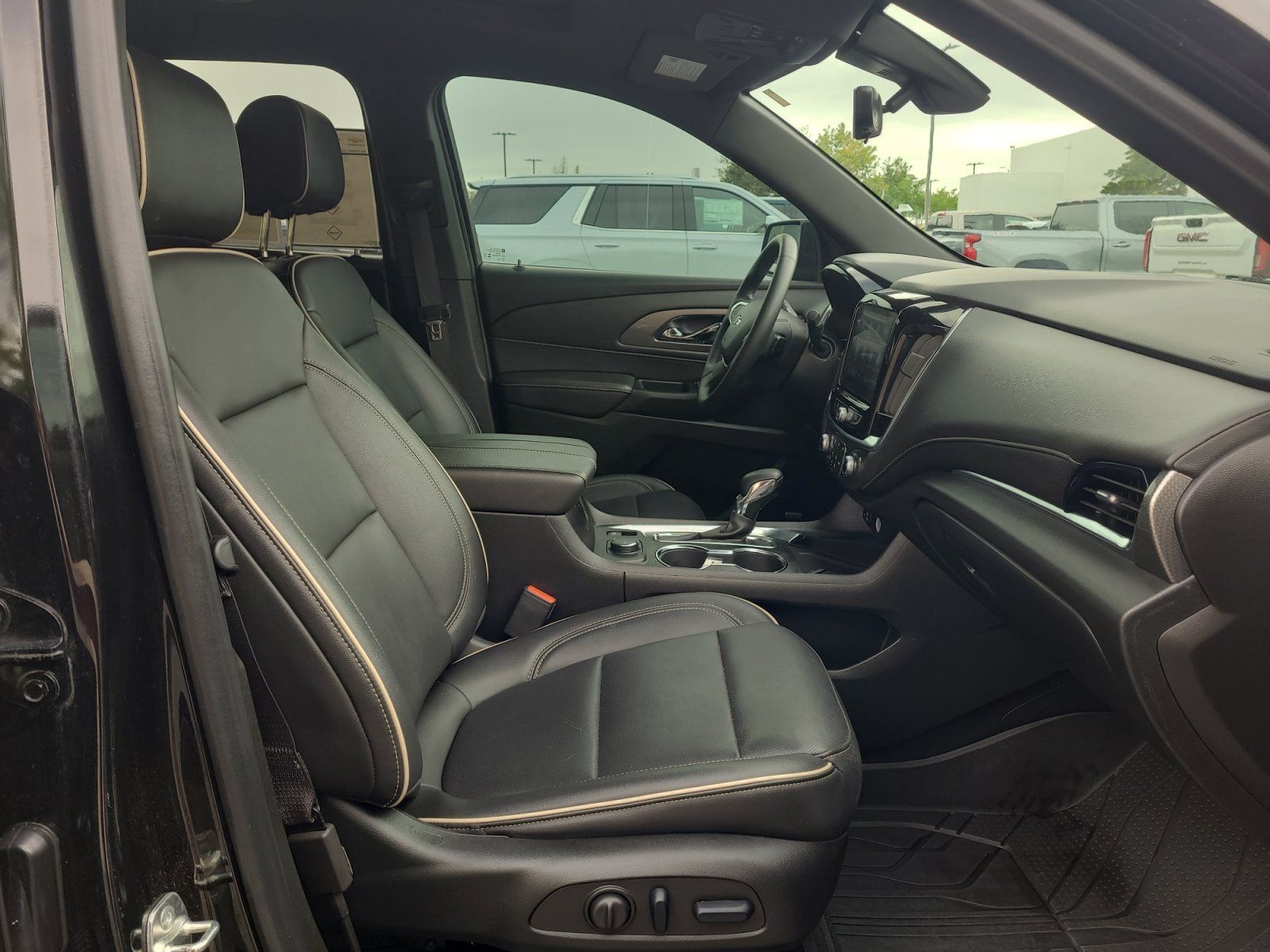 Used 2023 Chevrolet Traverse Premier w/ Redline Edition AWD/4WD image 29