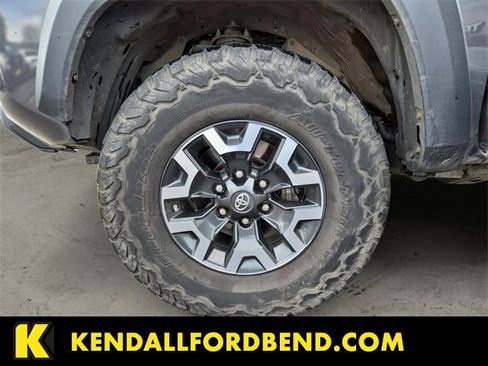 Used 2019 Toyota Tacoma TRD Off-Road image 9
