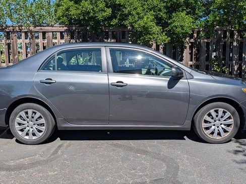 Used 2013 Toyota Corolla LE image 3