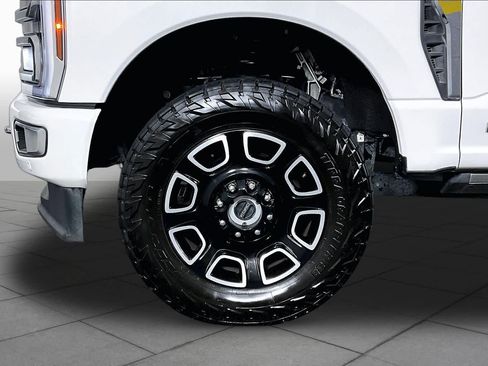Used 2024 Ford F250 Platinum AWD/4WD image 10