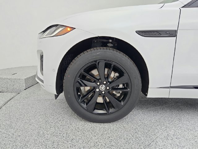 Used 2026 Jaguar F-PACE R-Dynamic S AWD/4WD image 17