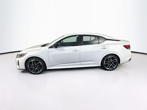 Used 2025 Nissan Sentra SR FWD image 4