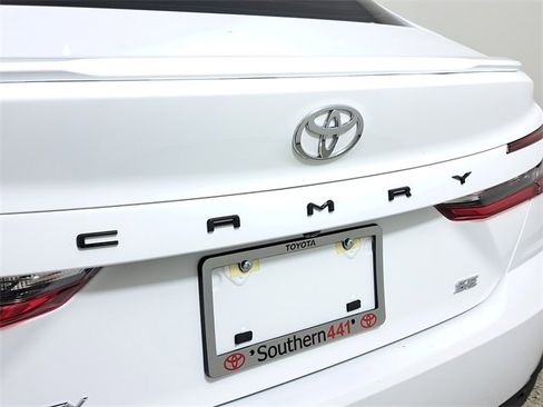 Used 2025 Toyota Camry SE image 9