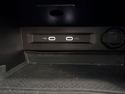 Used 2024 Volkswagen Tiguan SE w/ Panoramic Sunroof Package image 31