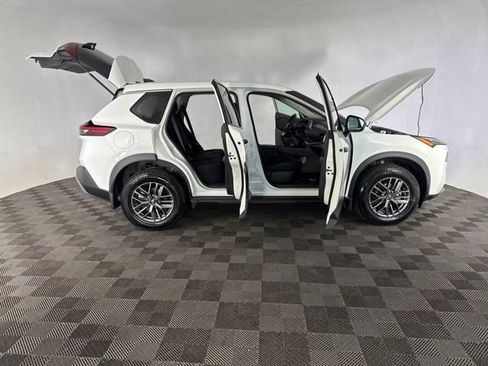 Used 2023 Nissan Rogue S AWD/4WD image 13