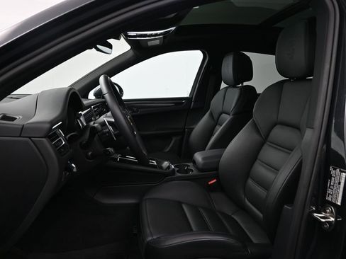 Certified 2026 Porsche Macan image 5