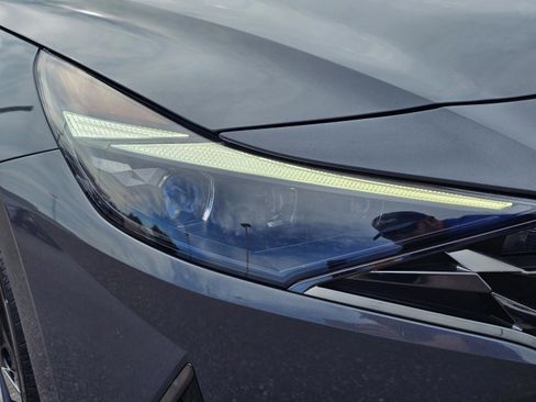 Used 2023 Hyundai Elantra Limited w/ Preferred Accessory Package image 4