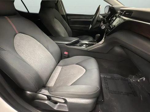 Used 2018 Toyota Camry LE FWD image 22