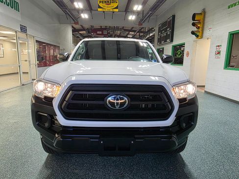Used 2020 Toyota Tacoma SR image 3