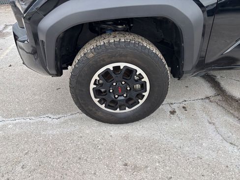 Used 2025 Toyota Tacoma SR image 29