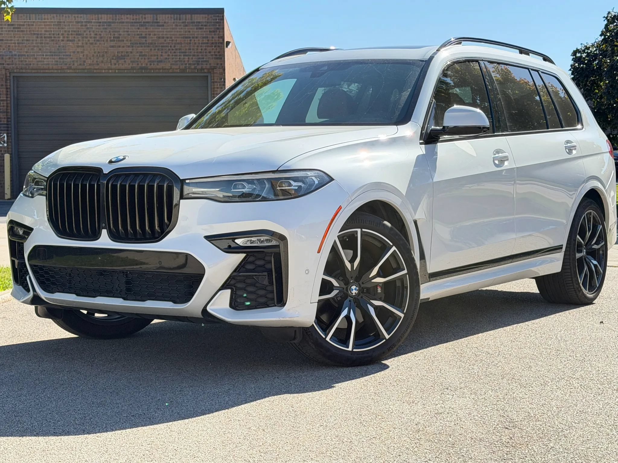 Used 2021 BMW X7 xDrive40i w/ M Sport Package AWD/4WD image 2