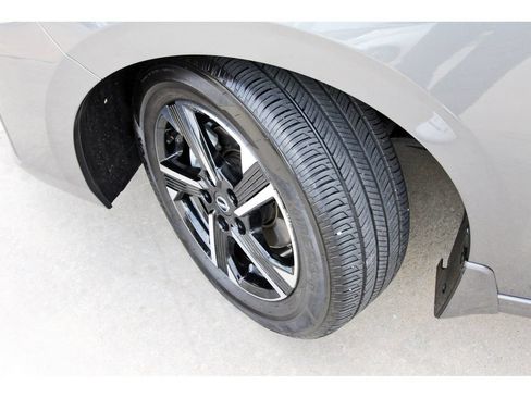 Used 2025 Nissan Sentra SV FWD image 8