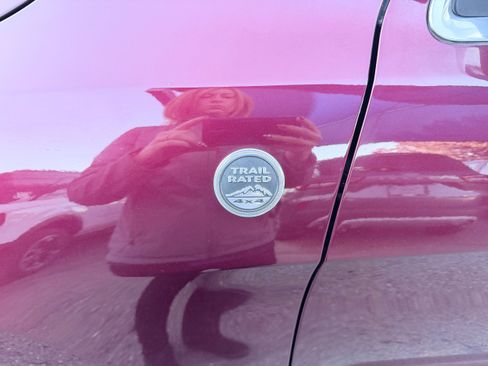 Used 2017 Jeep Grand Cherokee Limited image 6